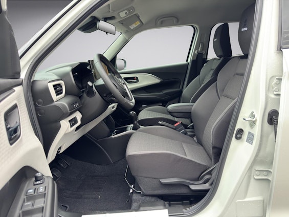 Vehicle image 9 Vehicle image 9