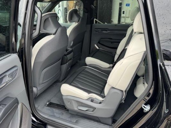 Vehicle image 8 Vehicle image 8