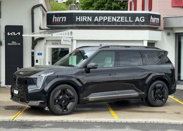 First vehicle image First vehicle image