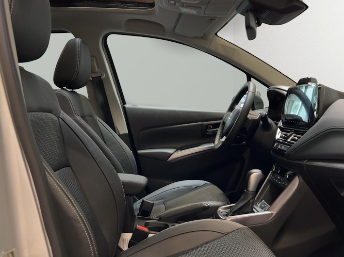 Vehicle image SUZUKI S-CROSS