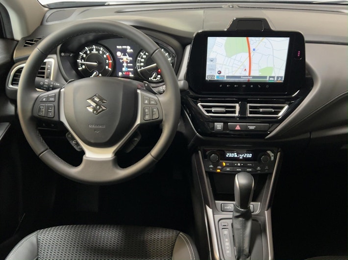 Vehicle image SUZUKI S-CROSS