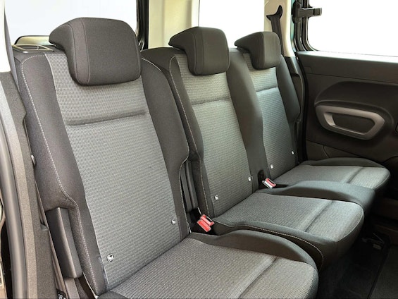 Vehicle image 14 Vehicle image 14