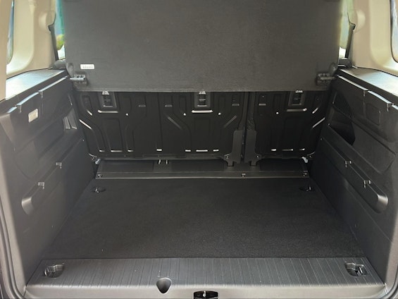 Vehicle image 6 Vehicle image 6