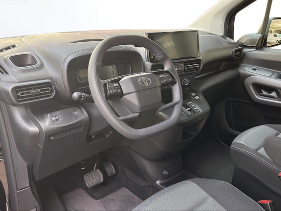 Vehicle image 10 Vehicle image 10