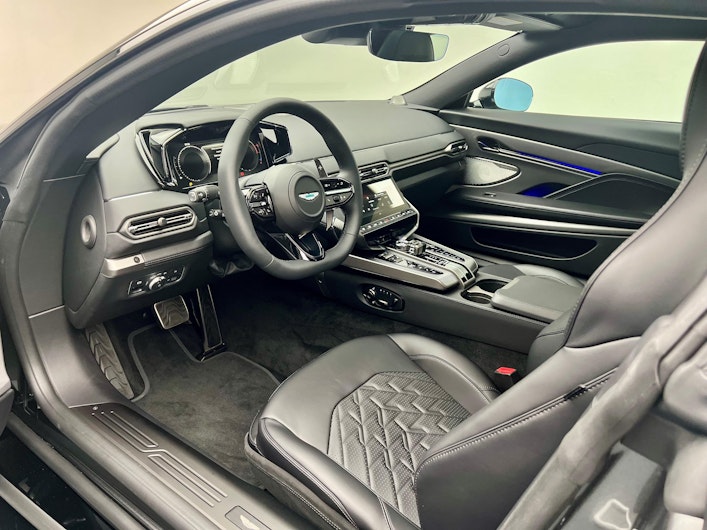 Vehicle image ASTON MARTIN V12 Vanquish