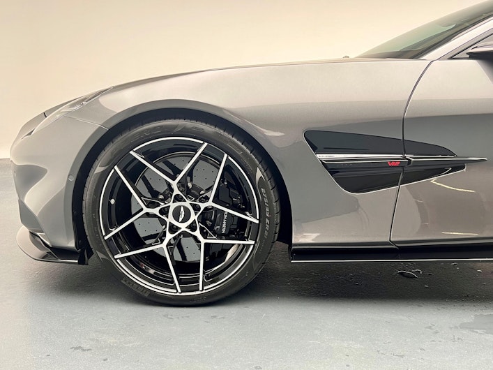 Vehicle image ASTON MARTIN V12 Vanquish