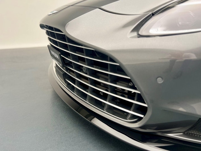 Vehicle image ASTON MARTIN V12 Vanquish