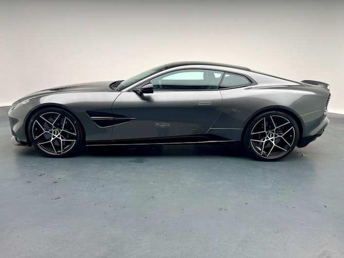 Vehicle image ASTON MARTIN V12 Vanquish