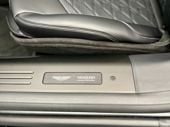 Vehicle image ASTON MARTIN V12 Vanquish