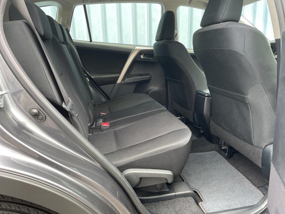 Vehicle image 15