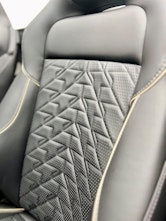 Vehicle image ASTON MARTIN Vanquish Volante 5.2 V12 Bi-Turbo