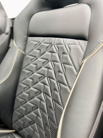 Vehicle image ASTON MARTIN V12 Vanquish