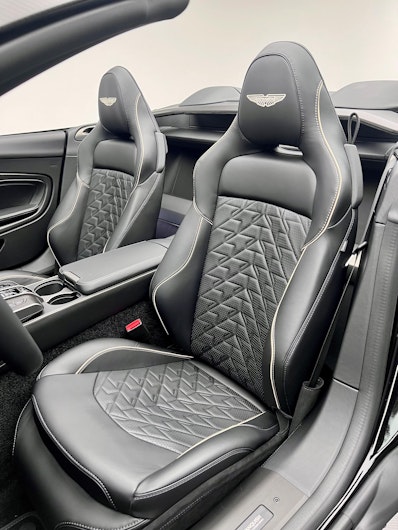 Vehicle image ASTON MARTIN V12 Vanquish