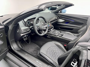 Vehicle image ASTON MARTIN Vanquish Volante 5.2 V12 Bi-Turbo