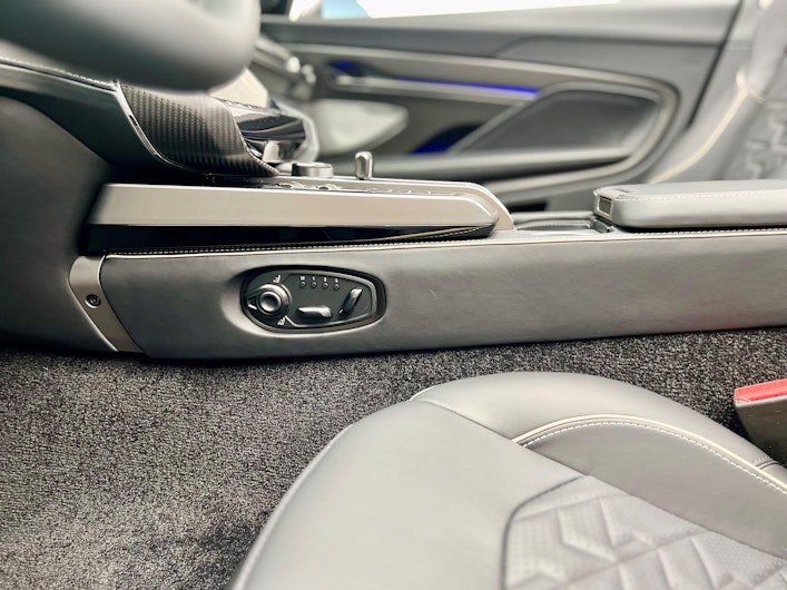 Vehicle image ASTON MARTIN V12 Vanquish