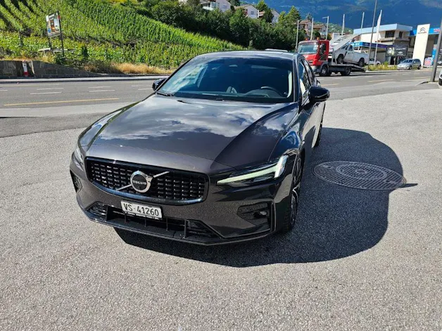 Volvo S60 2.0 B5 MH Ultimate Dark AWD