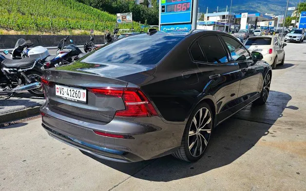 Volvo S60 2.0 B5 MH Ultimate Dark AWD
