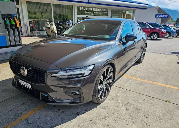 Volvo S60 2.0 B5 MH Ultimate Dark AWD