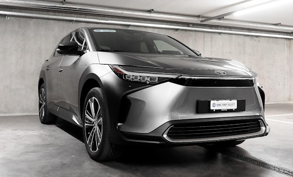 Vehicle image 9