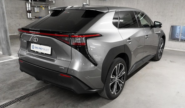 Vehicle image 16