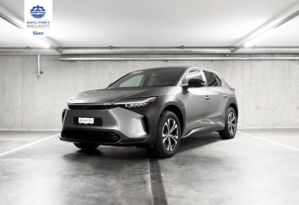 First vehicle image