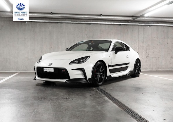 First vehicle image
