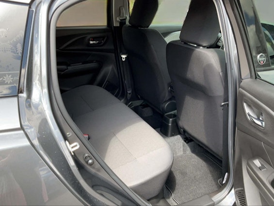 Vehicle image 25