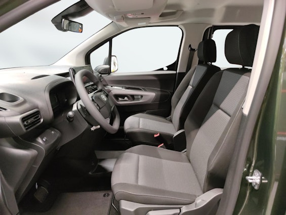 Vehicle image 29 Vehicle image 29