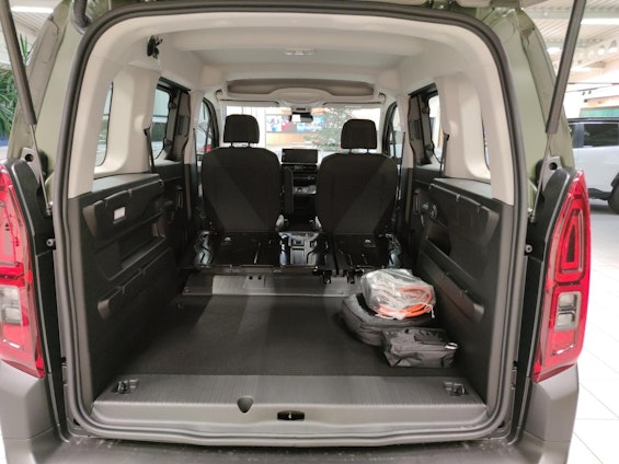 Vehicle image 28 Vehicle image 28