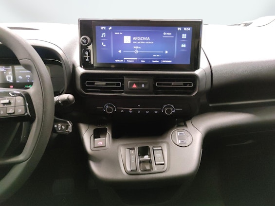 Vehicle image 14 Vehicle image 14