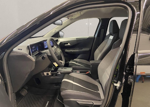 Vehicle image 4 Vehicle image 4