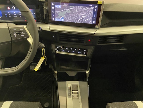 Vehicle image 6 Vehicle image 6