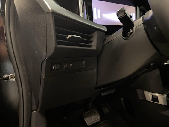 Vehicle image 12 Vehicle image 12