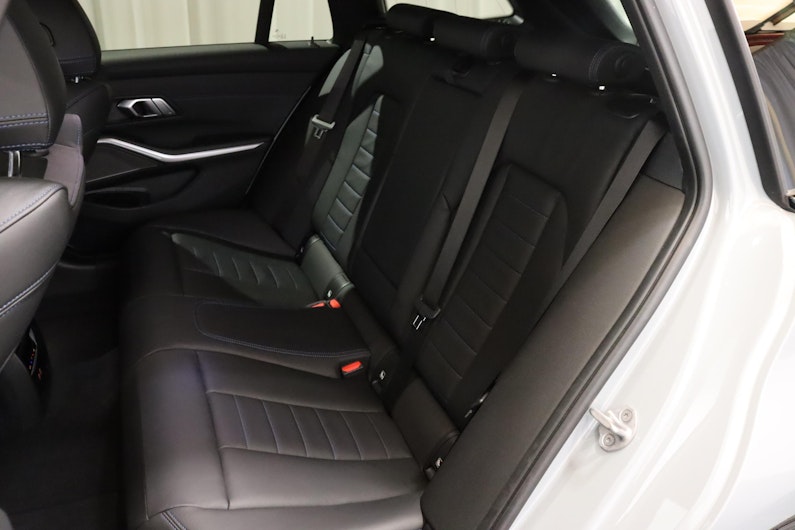 Vehicle image BMW 3 SERIES