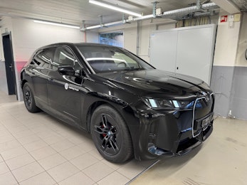 Vehicle image BMW iX xDrive60
