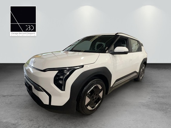 First vehicle image