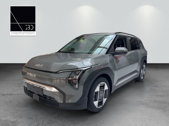 First vehicle image