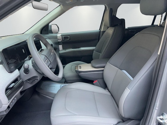 Vehicle image 4 Vehicle image 4