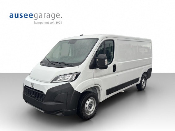First vehicle image