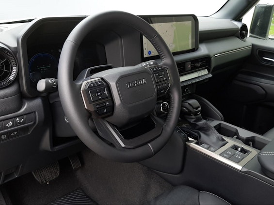Vehicle image 8