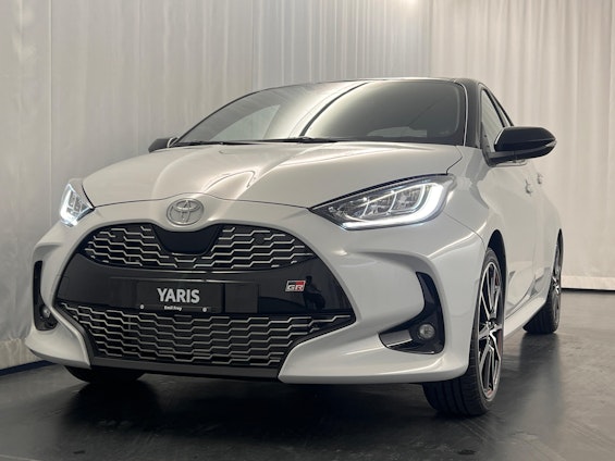 First vehicle image