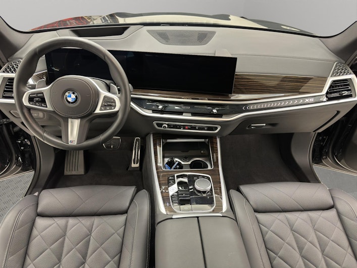 Vehicle image BMW X5