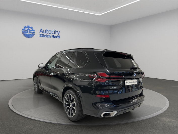 Vehicle image BMW X5