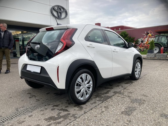 Vehicle image 7
