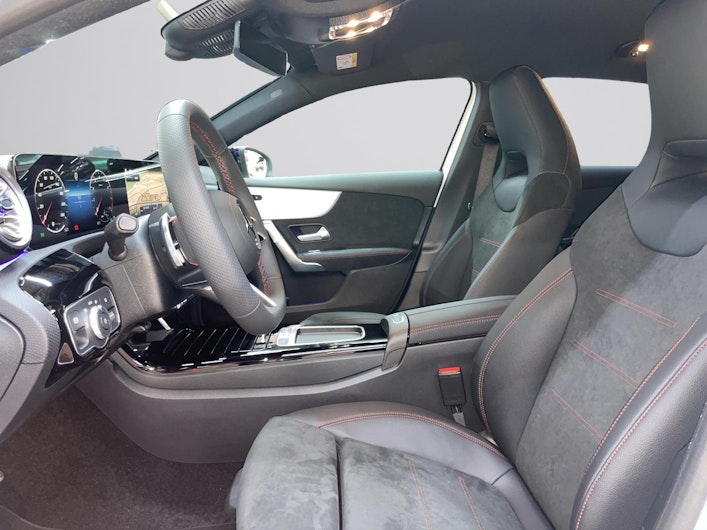 Vehicle image MERCEDES-BENZ A 180