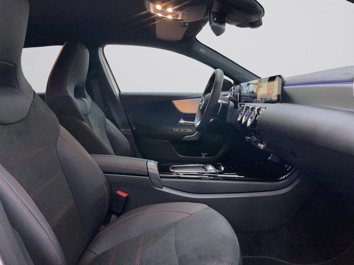 Vehicle image MERCEDES-BENZ A 180