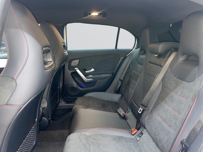 Vehicle image MERCEDES-BENZ A 180