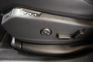 Vehicle image DS AUTOMOBILES 7 Crossback 1.6 PureTech 225 Rivoli