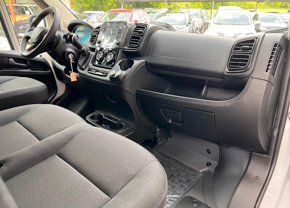 Vehicle image 9 Vehicle image 9