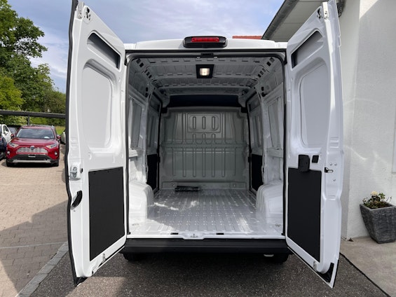 Vehicle image 11 Vehicle image 11